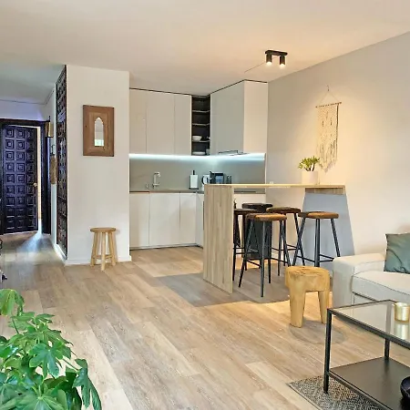 With Large Terrace In A Quiet Park - Nearby *